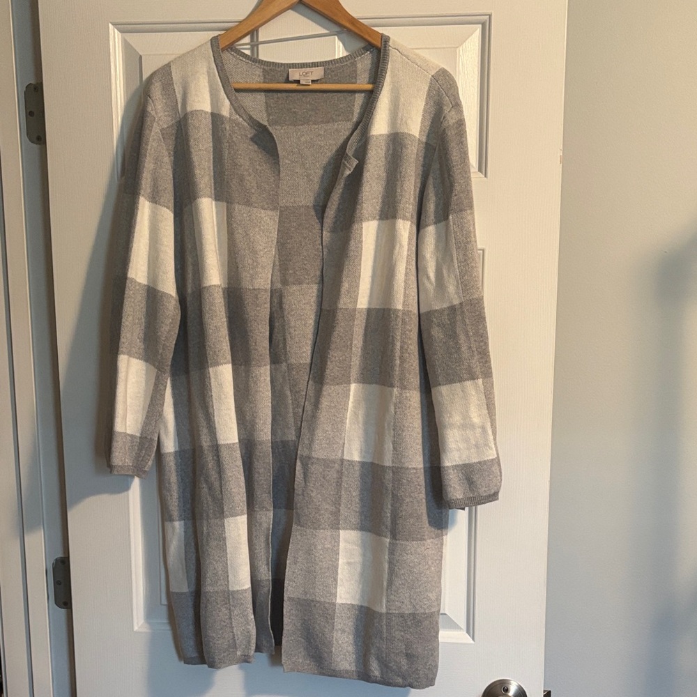 Women's Gray and White Checkered Sweater